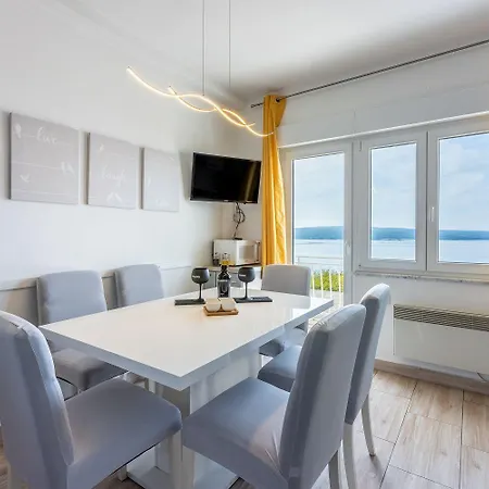Charmantes Nur 650 Meter Zum Sandstrand Mit Zwei Privaten Balkonen Und Meerblick