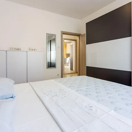 Apartment Charmantes Nur 650 Meter Zum Sandstrand Mit Zwei Privaten Balkonen Und Meerblick