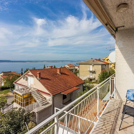 Apartment Charmantes Nur 650 Meter Zum Sandstrand Mit Zwei Privaten Balkonen Und Meerblick Crikvenica