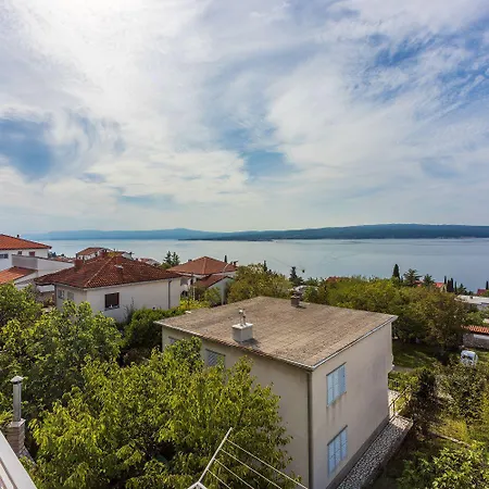 Charmantes Nur 650 Meter Zum Sandstrand Mit Zwei Privaten Balkonen Und Meerblick Crikvenica